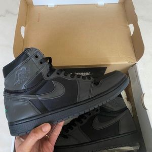 Women’s Air Jordan 1 Retro High Black/Red Size 9